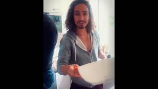 robert sheehan the earth locker chowdown