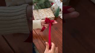 How to make an easy bow with ribbon #christmasdiy #ribbonbows #giftwrappingideas