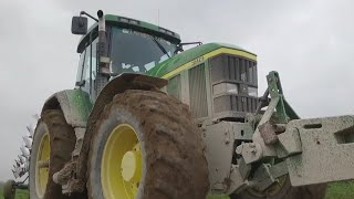 Labour 2019 en conditions humides: John deere 7710/charrue bonnel 7 fers.