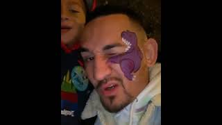 Max Holloway entertaining his kid