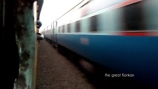 12619 Matsyagandha Express full on speed crossing 50106 Sawantwadi Diva Passenger at Kolad Station