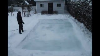 Patinoire maison en accéléré (time-lapse)