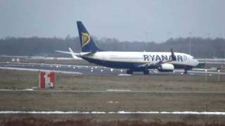 Ryanair B737-800 takeoff @ EHEH