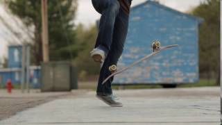 Slow-Mo - Half-Cab No-Comply Handflip