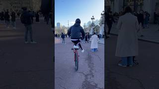 Wheelies at Buckingham palace! #shorts #london #wheelie