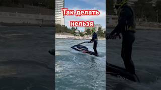 В шторм заехал под причал между железных колонн на гидроцикле #jetski #santamonicapier #sochifornia