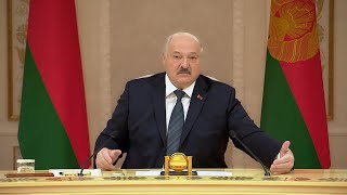 Лукашенко: Вчера был в деревне своей! Целая очередь! Откуда? Со Смоленской области!