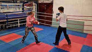 kickboksing Karoline og trym lett sparring