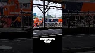 CC201 04 02 YK Lokomotif Ex Divre di Stasiun Lempuyangan #keretaapi #shorts