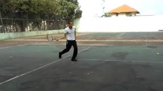 Miguel practica tenis polideportivo la romana 2018