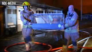 Brandweer red dieren bij brand in kinderboerderij Sparrendal Maassluis - 5/1/2020