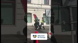 Polis släpar bort vänsterextremist under Alternativ för Sveriges möte i Göteborg  #afs #swexit