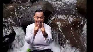 Dingin dan Jernih Curug Ciherang