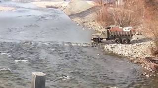 Truck Kraz 6X6 runs river   Краз 6Х6 через речку