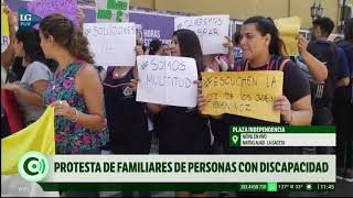 Protesta de familiares de personas con discapacidad