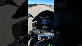 Zx6R Destroying a ZX14 !