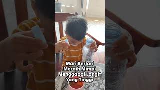 mari berlari meraih mimpi menggapai langit yang tinggi | keisha kafie , musik : j-rocks meraih mimpi