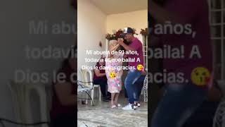 nieto bailando con su abuela de 91 años