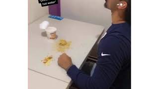 Normal VS Psychopath eating Ramen Noodles