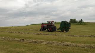 1155 Massey Ferguson baling hay