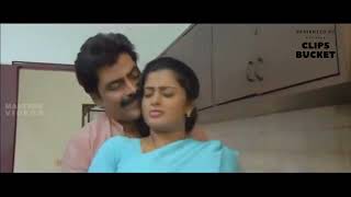 Hot Mallu Aunty Romance In Kitchen #mallu #aunty #romance #hot #love #saree #navel