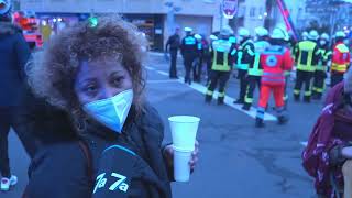 Dachgeschossbrand in Stuttgart-Mitte - Mehrere Drehleitern aufgrund beengter Platzverhältnisse