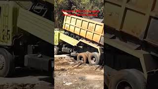 dam truk HINO 260 bongkar muatan di puncak gunung kaweng #shorts