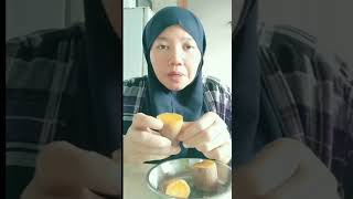 di temani secangkir kopi, 1 telur rebus dan telo rambak, untuk mencari inspirasi.