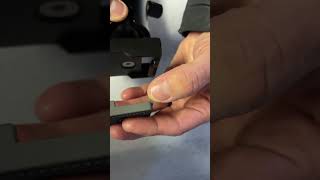 How to put the quickplate onto the ballhead