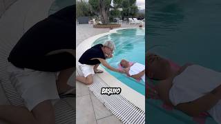 Havuzda eşek şakası yapıyor! 🤣🤣🤣🏊‍♀️🏊‍♀️🏊‍♀️ #shorts