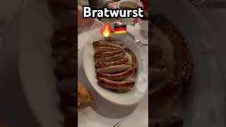 Historische Wurstkuchl in Regensburg.Gutes Essen mit Sauerkraut 🌭#bavaria #bavarianfood #bratwurst