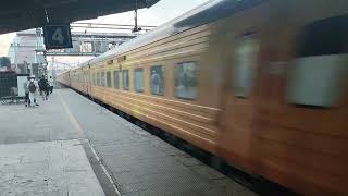 Mumbai Tejas Rajdhani overtaking Paschim express at 130kmph Bharatpur junction