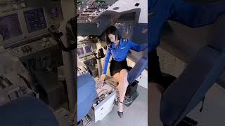 Simulator Sensations: Young Ladies Commandeer the Cockpit #pilot