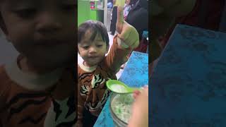 Makan es teller dingin enak #shorts #shortsviral #funnyvideo #anaklucu #funny #makan #esteler