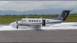 Emergency Landing: Skilled Pilots Safely Land Aircraft with Landing Gear Malfunction