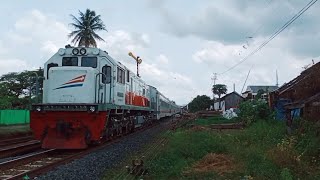 Proses Berhenti Dan Berangkat Kereta Api Andalan Orang Surabaya,Malang Dan Blitar