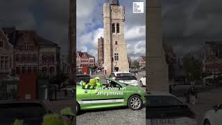 Tony la Grenouille avec sa Peugeot 206 sur la Grand-Place de Béthune