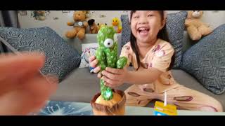 Bacon's Vlogs | Bạn Sơri chơi đồ chơi Cây xương rồng biết nhảy, biết hát #dochoi #reviewtoy