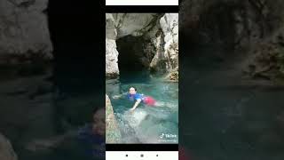 Casi muere: hombre cayó por una cascada cuando grababa un Tiktok y se ha vuelto viral