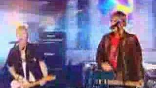 2003-11-21 - Busted - Crashed the Wedding (Live @ TOTP)