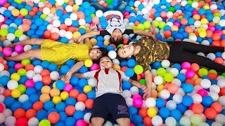 Kids Go To School | Chuns With Friends Have Fun In Ball House The Children's 3