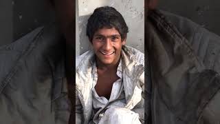 Zindagi dene waley sunn / beautiful singing by a street singer/ Hindi songs