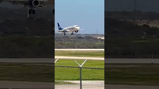 Embraer ERJ-190 landing 🛬 San Antonio Tx #aviationchannel #planespotting