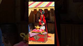 #jafar face à une #pirate #fan de #jacksparrow à #disneylandparis ! #humour #humor