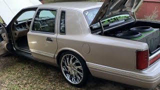 Full breakdown of my 97 Lincoln town car. 2 Skar evl 18s on 3k, 250 amp alternator, lowered on 20s