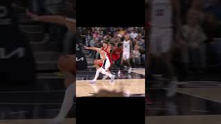 Victor Wembanyama throws down a RIGHT HAND SLAM! 😳 #nba #basketball #viral #viralvideo #subscribe