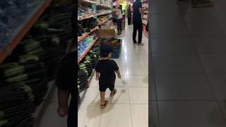 Adek diajak belanja malah ambil sikat #shorts #funny #shortsviral #anaklucu #funnyvideo #belanja