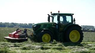 John Deere 6155 R met een Vicon frontmaaier bij de Grasdag