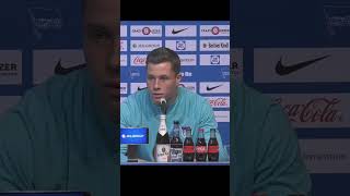 PÁL DÁRDAI gibt seinem Torwart ERNST Medien-Training bei der HERTHA-Pressekonferenz 😂👍