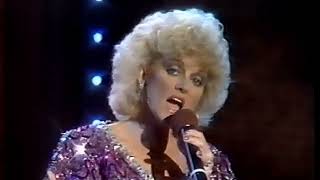 Margo Smith - Don't Break The Heart That Loves You - LIVE